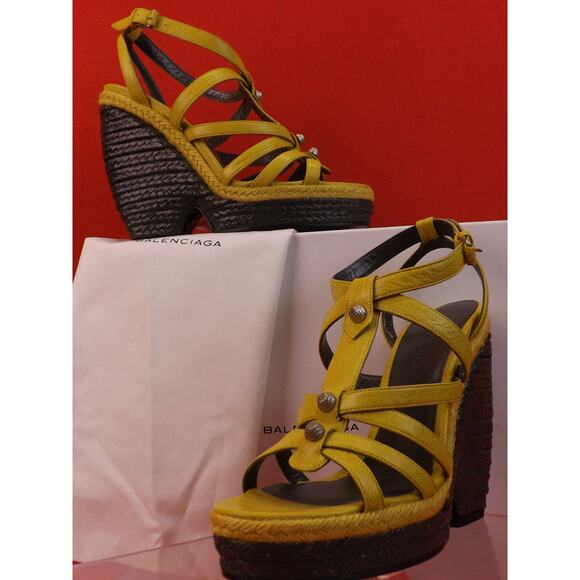 NIB BALENCIAGA ARENA MUSTARD YELLOW LEATHER WEDGE STUDDED SANDALS 39 $745 - Picture 5 of 12